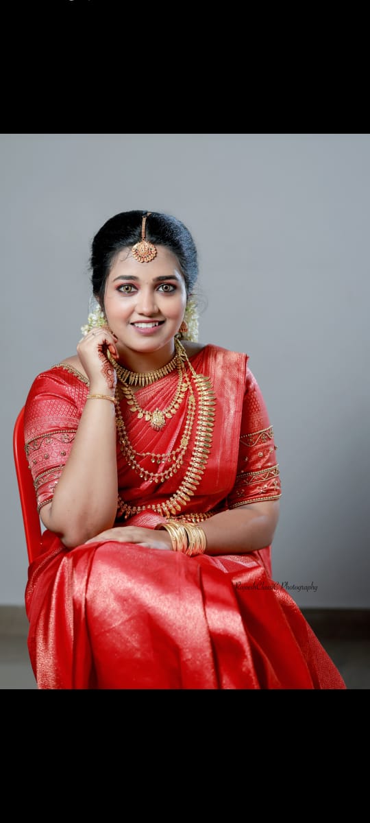 MIRROR BEAUTY PARLOUR KAKKATTIL