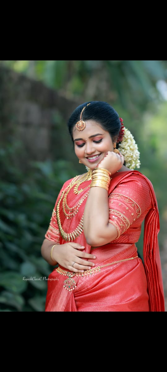 MIRROR BEAUTY PARLOUR KAKKATTIL